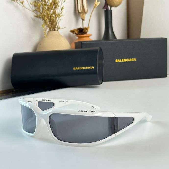 Picture of Balenciga Sunglasses _SKUfw54023024fw